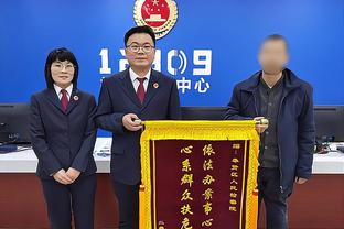 吃我一掌？️赛前介绍首发时 哈登和祖巴茨搞怪互动？